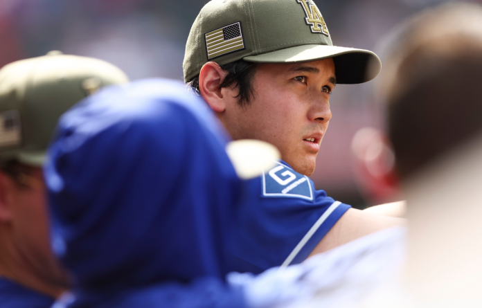 Dodgers dan descanso a Ohtani por dolor en la rodilla izquierda